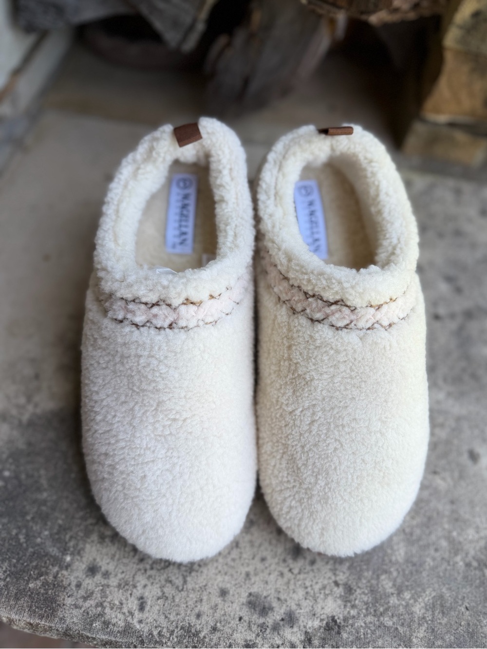 Magellan Outdoors Cream Women’s Faux Sherpa Slip-On Slippers NWOB Sz-8B. W